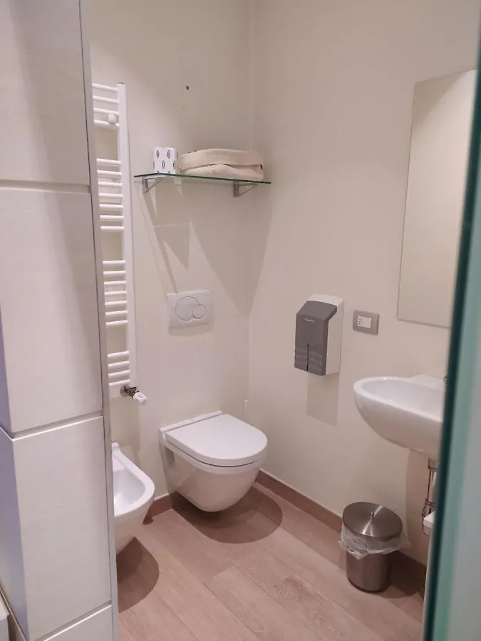 Molo73 Hotel Empoli 0*,